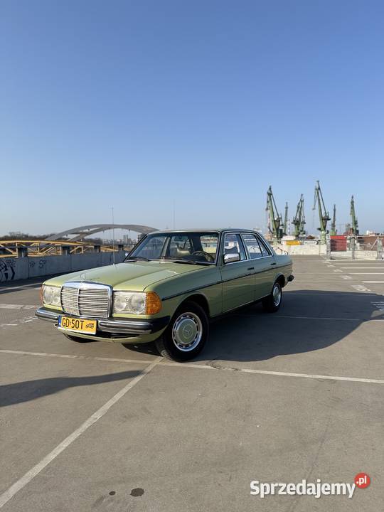 Piękny klasyczny mercedes Mercedes-Benz Straszyn