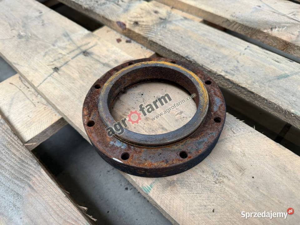 Pokrywa wału napędowego John Deere 6120M 6140R dolnośląskie Byków