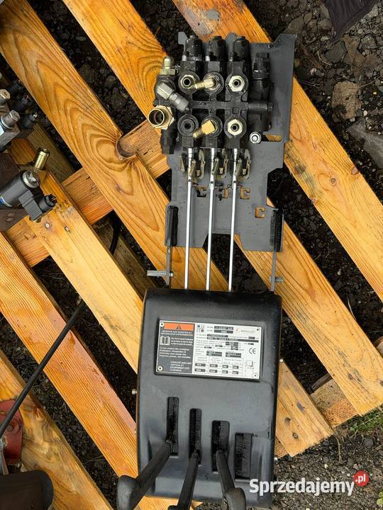 Rozdzielacz hydrauliczny trzy sekcyjny HYSTER śląskie