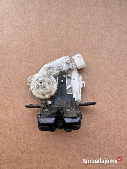 Zamek klapy bagażnika Toyota Yaris III 20112020 Brzesko sprzedam