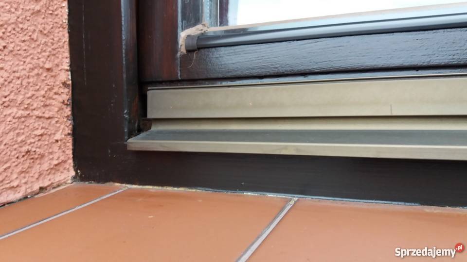 Malowanie renowacja drewnianych drzwi i okien