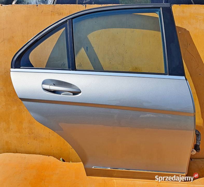 MERCEDES W204 LIFT 2012 DRZWI PRAWY TYŁ KOD Radom