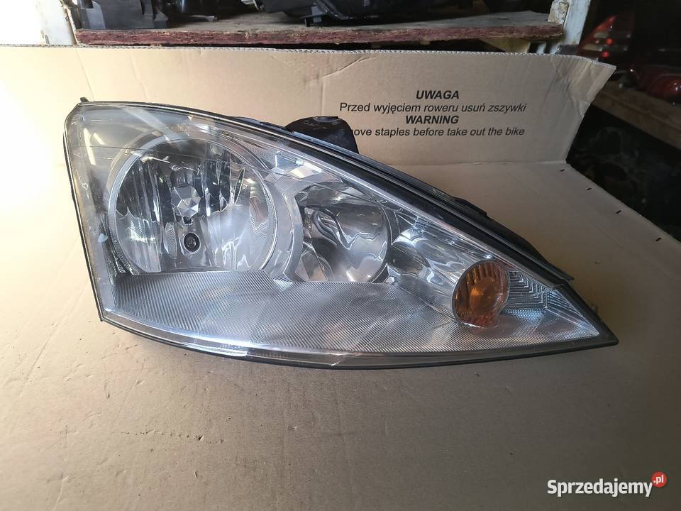Ford Focus MK1 lift 0104 Reflektor prawy Lampy przednie Domasław sprzedam