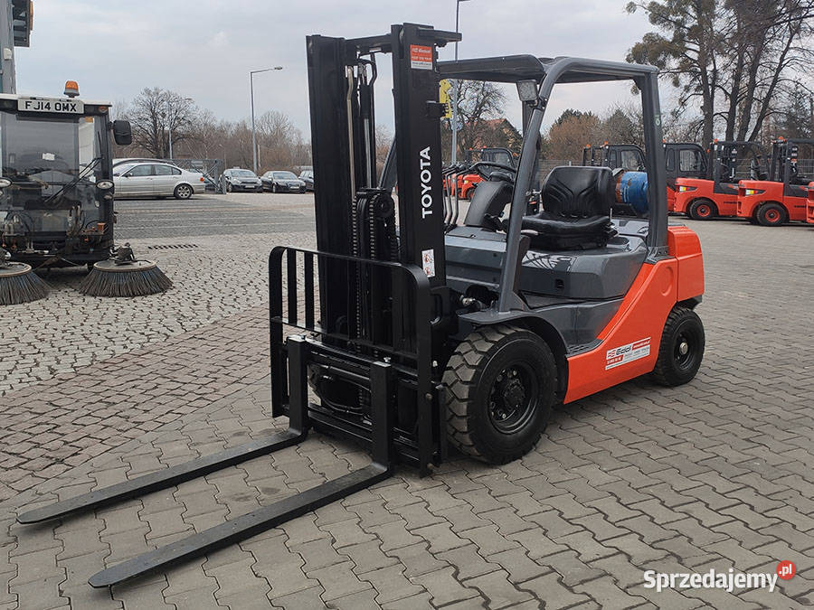 Wózek widłowy Toyota 028FGF20 2 t hilo 33 m LPG sprzedam