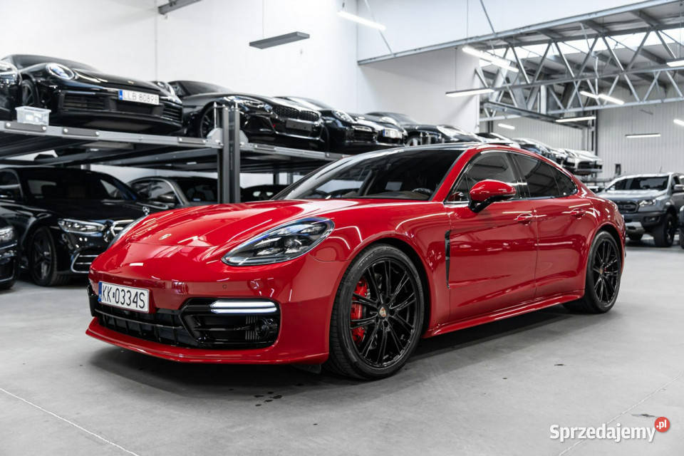 Porsche Panamera Turbo 550 Pełna specyfikacja 22 czerwony Węgrzce