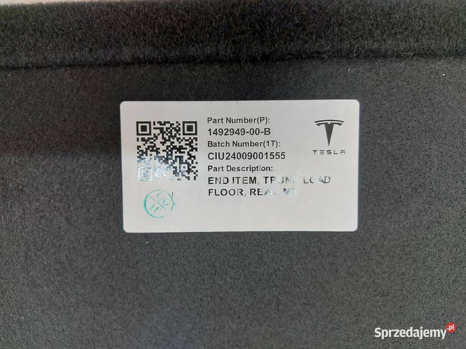 TESLA MODEL Y 2024r TAPICERKA PODŁOGA BAGAŻNIKA