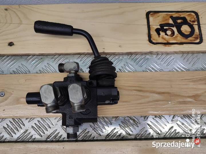 Rozdzielacz hydrauliczny 510111 28EMB Wilkowo sprzedam
