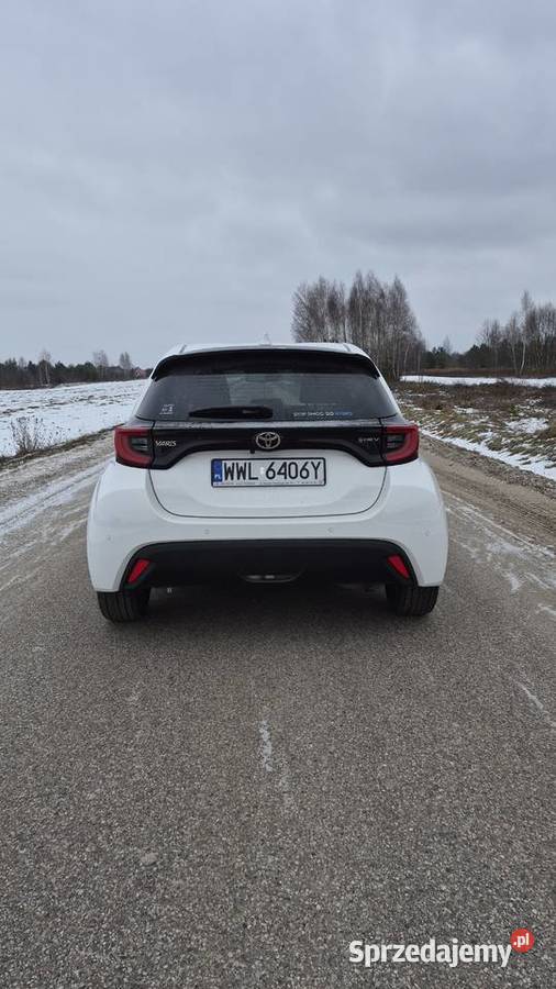 Toyota Yaris Style 2024 15 Hybryda Salon Polska Tłuszcz sprzedam