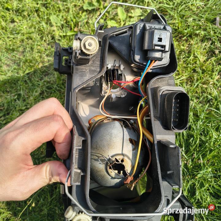 Lampa reflektor Audi A6 C5 0799 prawa oryginał osobowe lubelskie Zalutyń