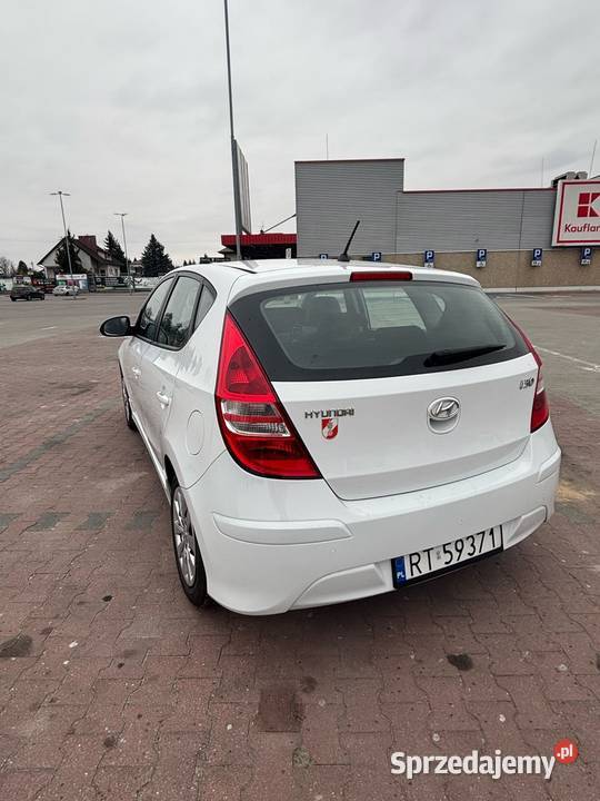 Hyundai i30 bogata wersja mały przebieg benzyna Tarnobrzeg