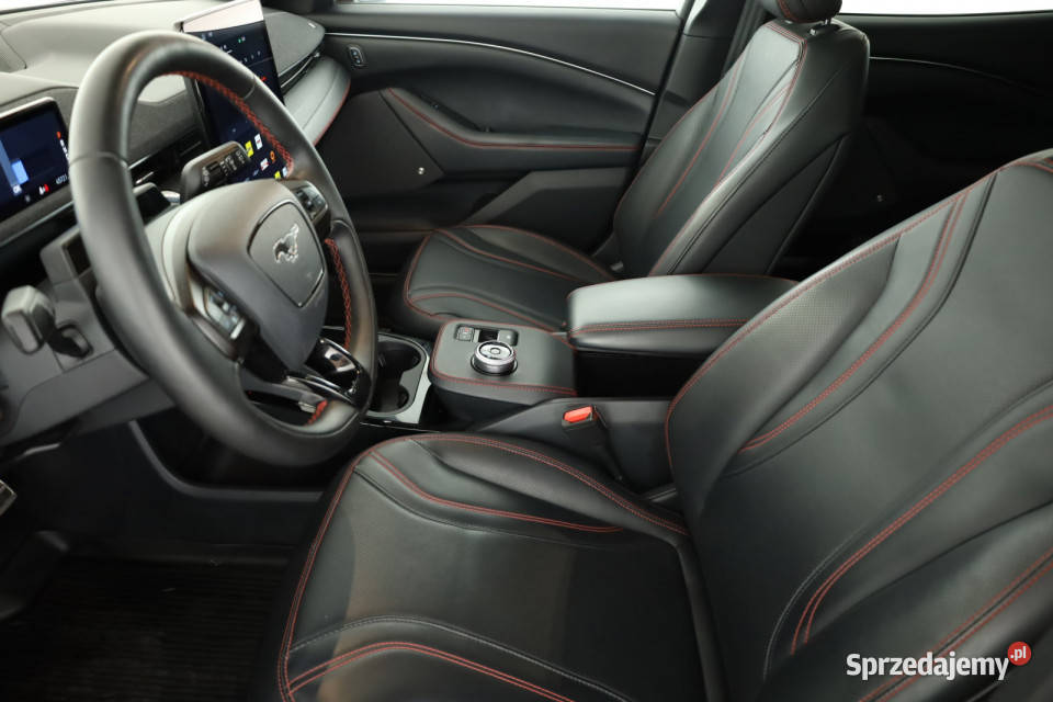 Ford Mustang MachE Standard Range AWD klimatyzacja