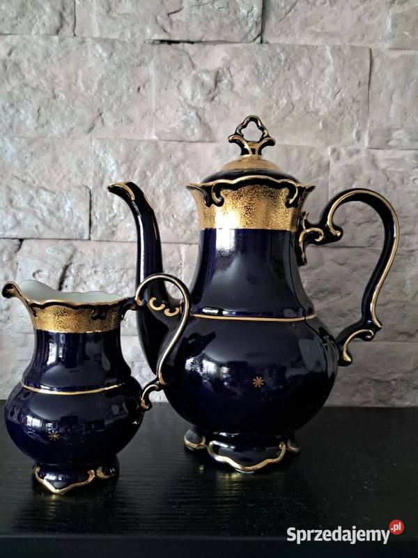 Porcelana kobaltowa dzbanek i mlecznik