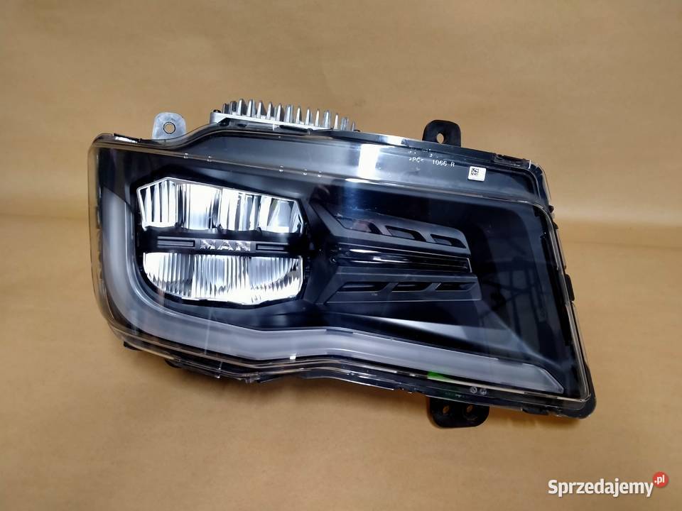 MAN TG3 TGX 3 TGS 3 LAMPA PRAWA 81251016820 Prawe Kargowa
