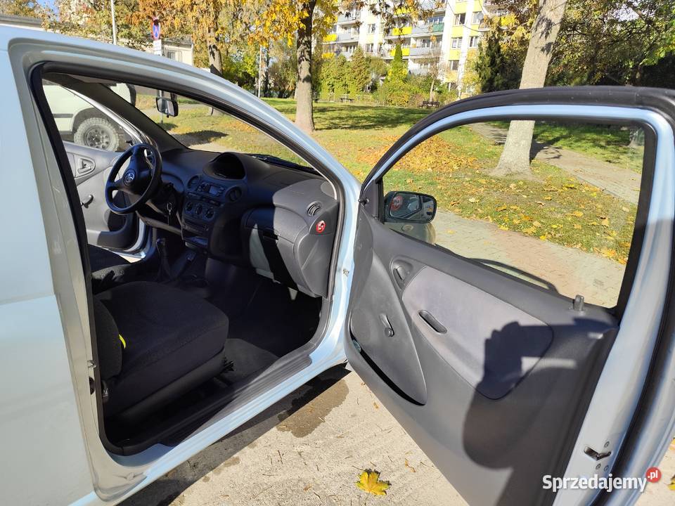 TOYOTA YARIS 2004 STARSZA DAMA ALE NADAL Z WERWĄ 218000km podlaskie Białystok sprzedam