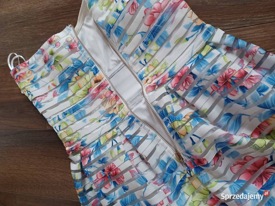 Sukienka biała w kwiatki Allyson M bez wad podkarpackie