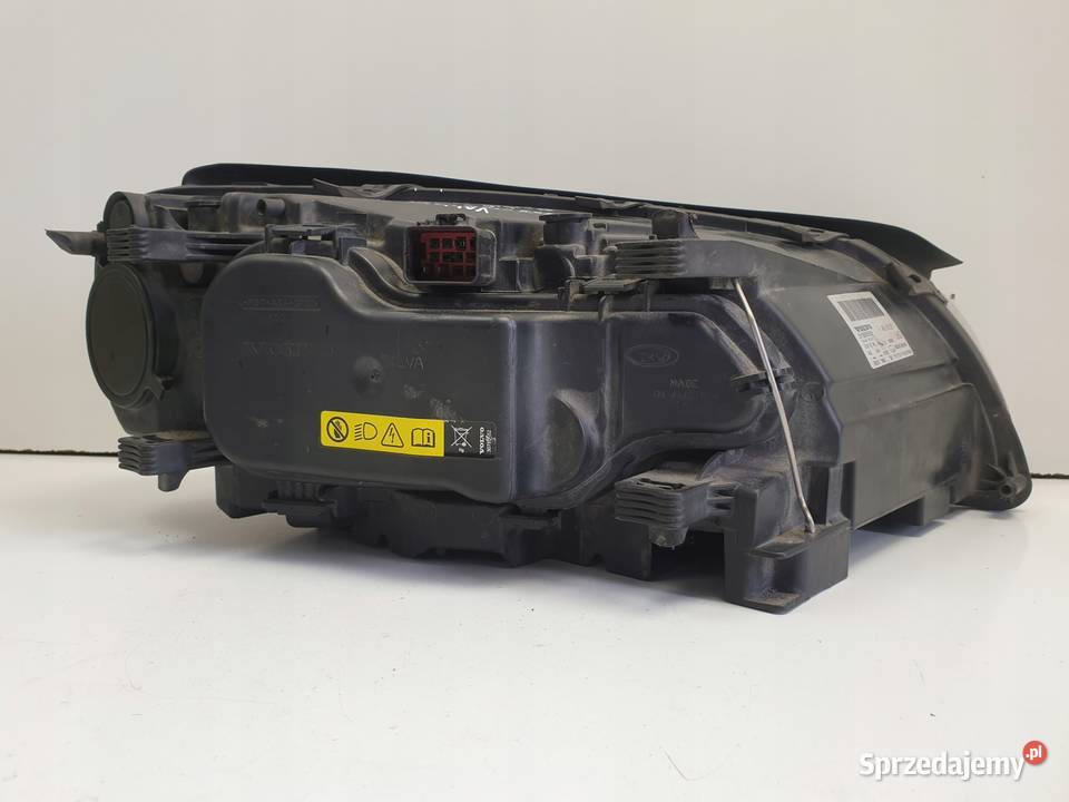 Volvo V70 III PRZEDNIA LAMPA LEWA XENON SKRĘTNY Janów