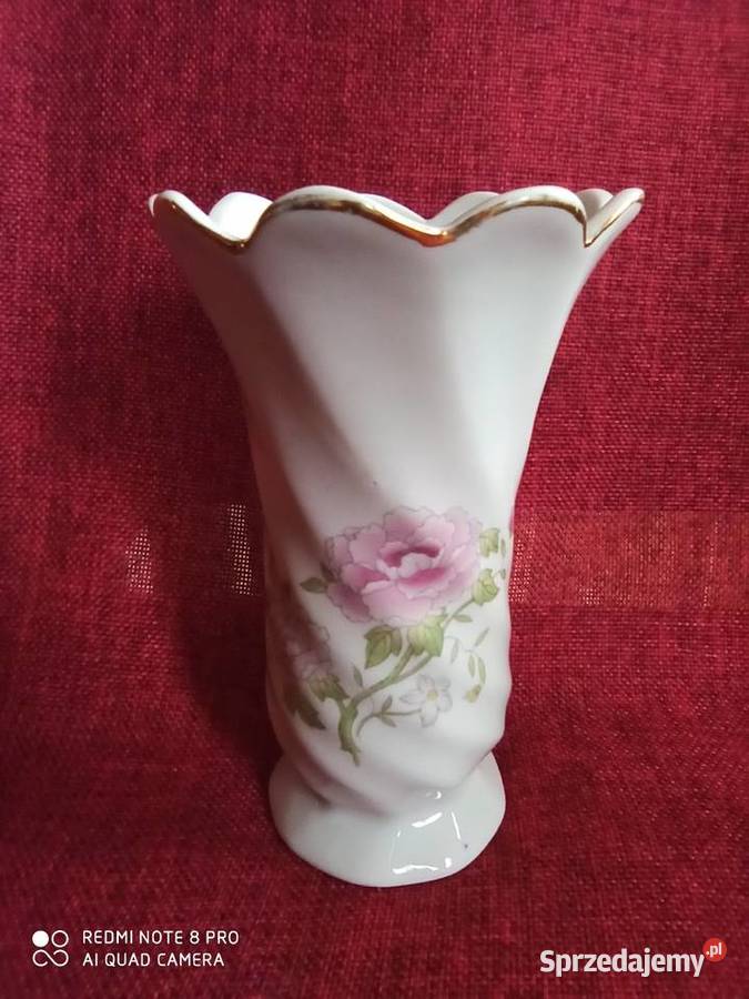 Wazon z różową różą Na białej porcelanie Gdańsk