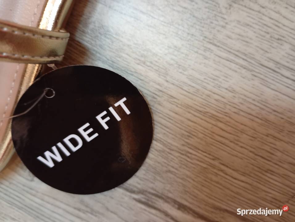 39 WideFit Złote ażurowe baleriny wieczorowe z