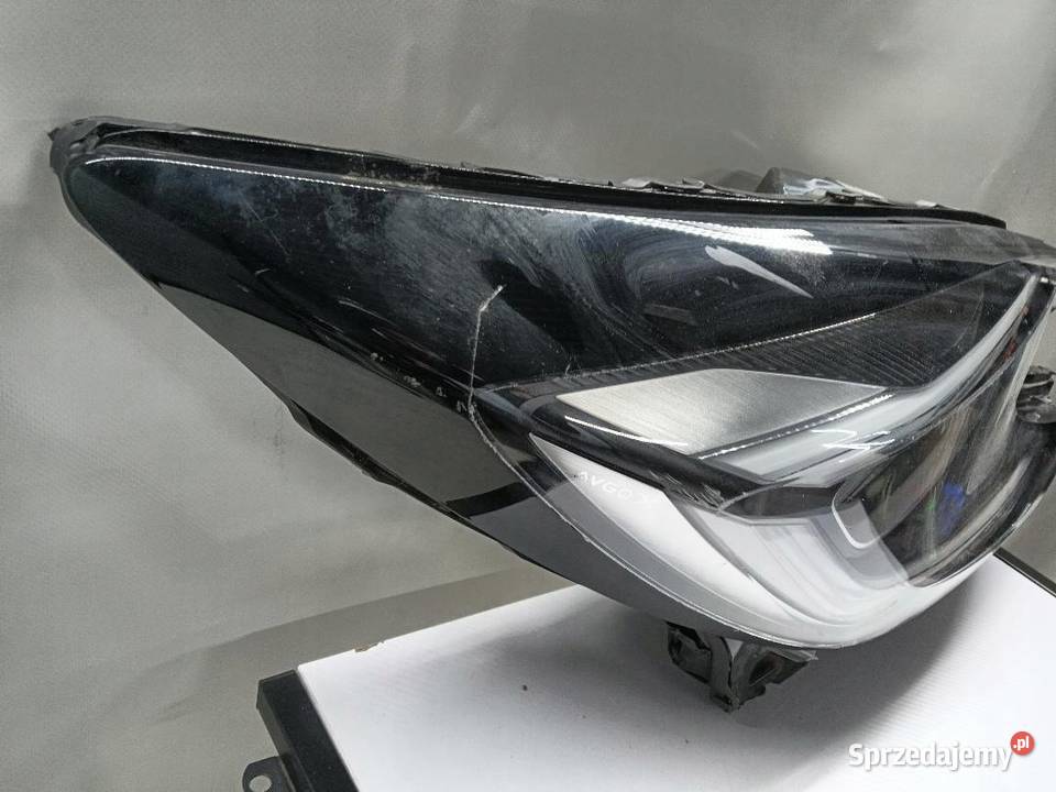 LAMPA PRAWA PRZÓD PRZEDNIA TOYOTA AYGO X 2022