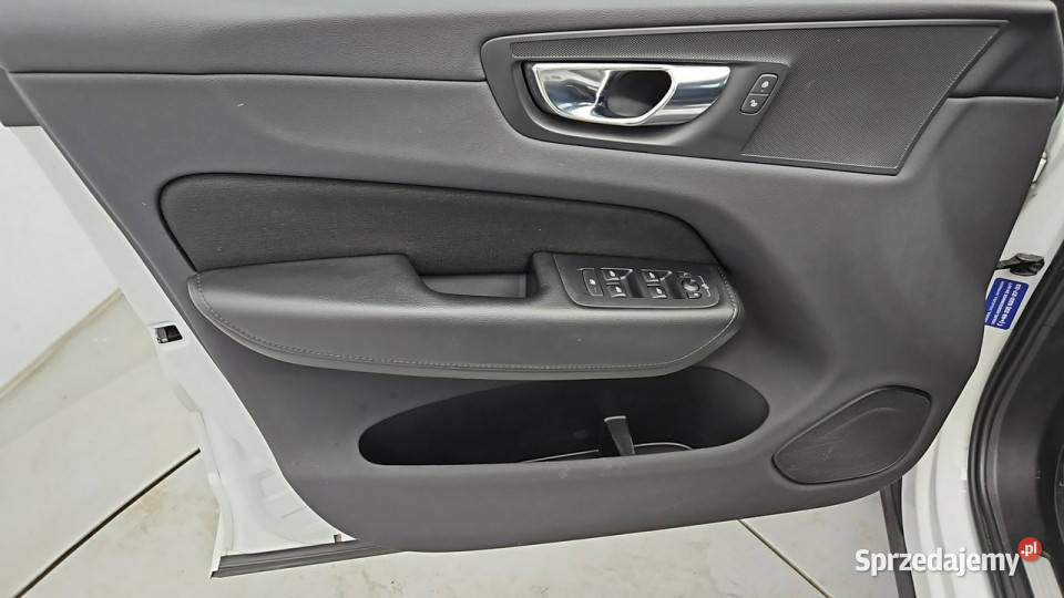 Volvo XC 60 B4 B Momentum Z Polskiego Salonu przyciemniane szyby mazowieckie sprzedam