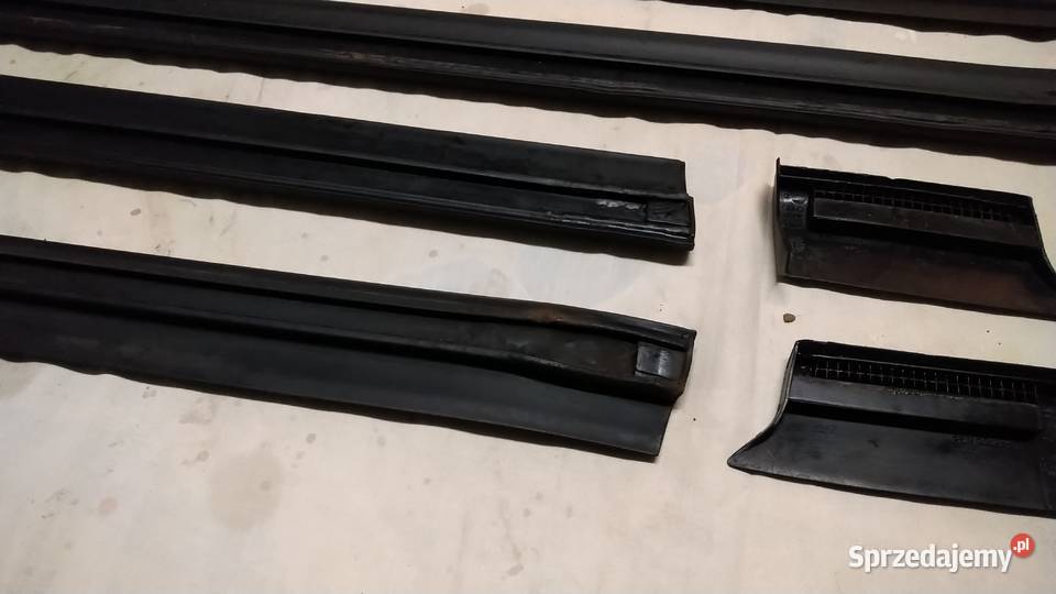 Listwy dolne drzwi Audi 80 B4 komplet ORYGINAŁ Tywonia
