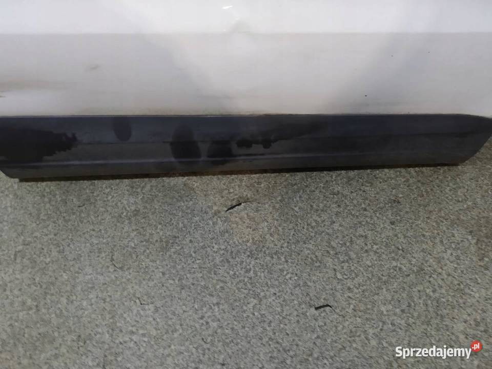 DRZWI PRAWE PRZÓD BIAŁE LEKKO USZKODZONE VW Rok produkcji 2011