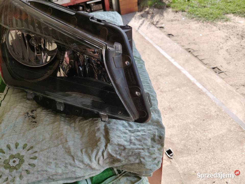 Lampa reflektor przedni prawy Mercedes cla 117 Inowłódz sprzedam