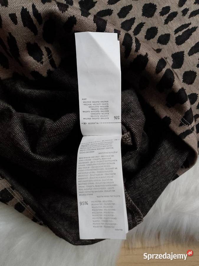 Dopasowana sukienka z długim rękawem w panterkę sprzedam