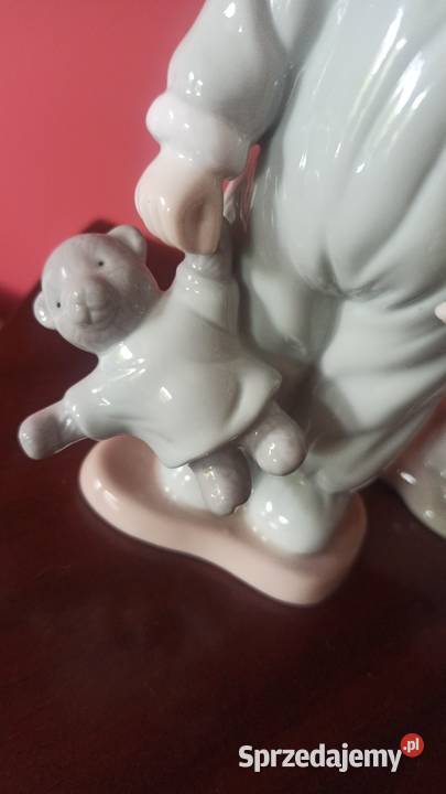 Figurka Niemowlak z Misiem Bez sygnatury Gdańsk