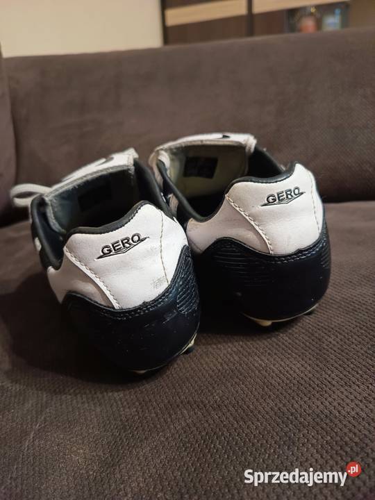 Męskie Buty Piłkarskie Korki Białe Czarne GERO Suwałki