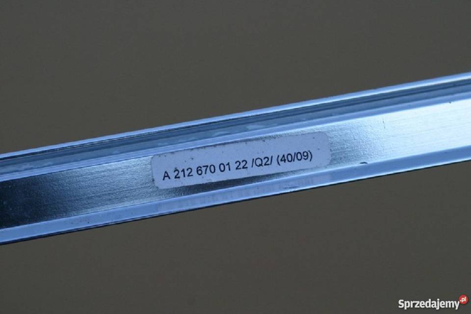 E KLASA CHROM LISTWA DRZWI TYLNA LEWA 2126700122 Bieleń