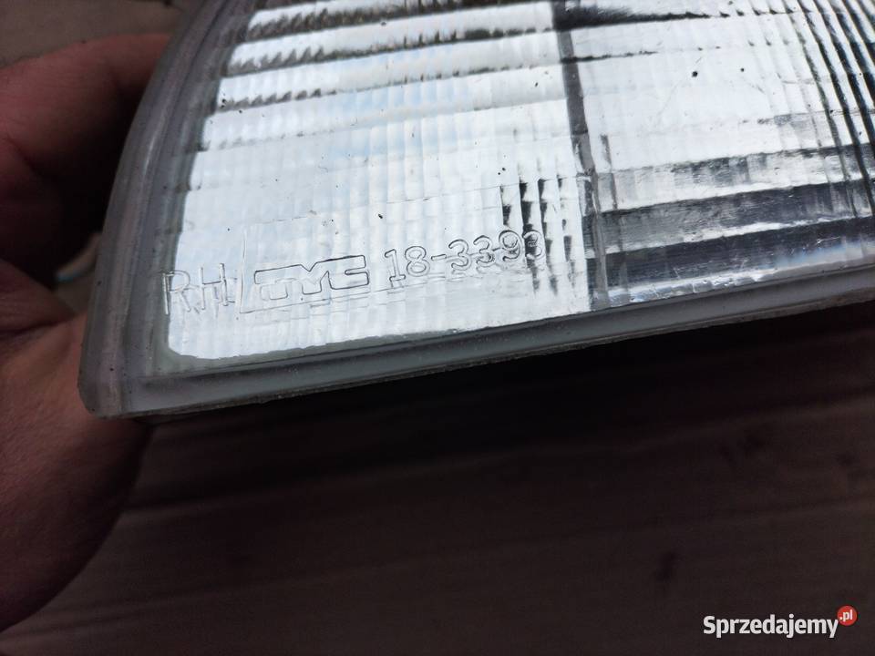KIERUNKOWSKAZ MIGACZ PRAWY FIAT PUNTO 1