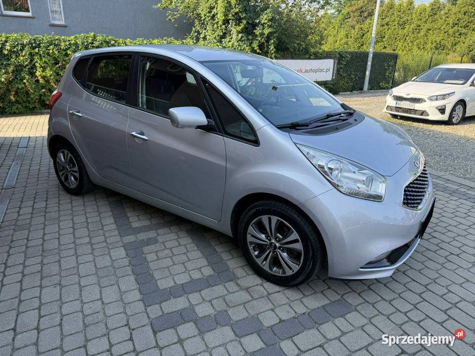 Kia Venga 14 90 Klima Kamera Navi Koła lato zima isofix Orzech sprzedam