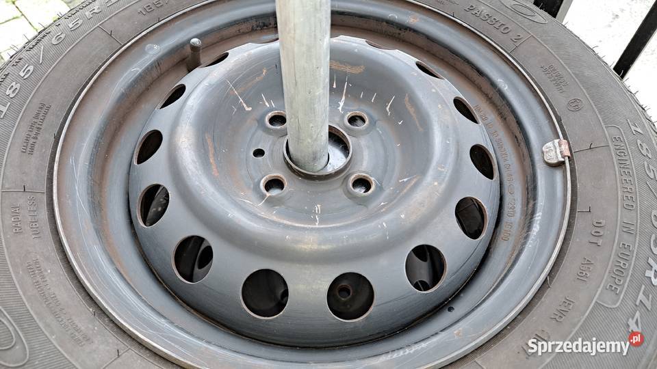 Opony letnie 1856514 z felgami i stojakiem Libiąż