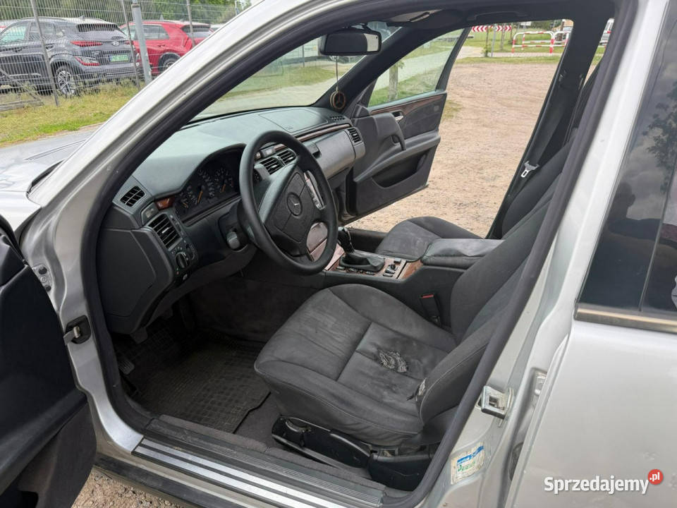 Mercedes E 200 gaz LPG zarejestrowany W210 lakier metallic Zbąszyń sprzedam