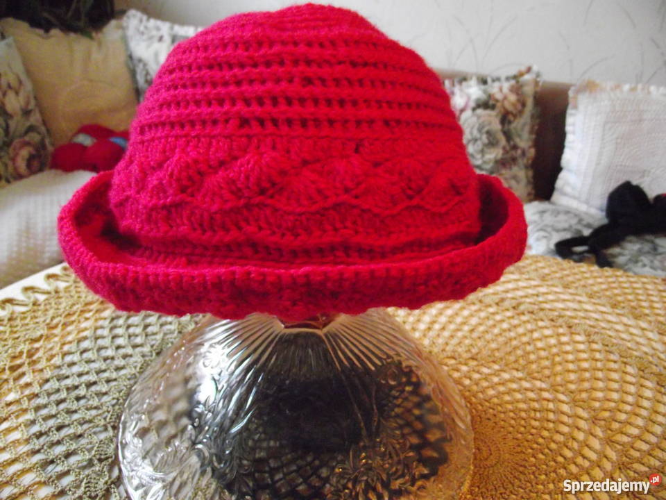 KAPELUSZ W KOLORZE CZERWIENI MALINOWEJ Dla kobiet Piła