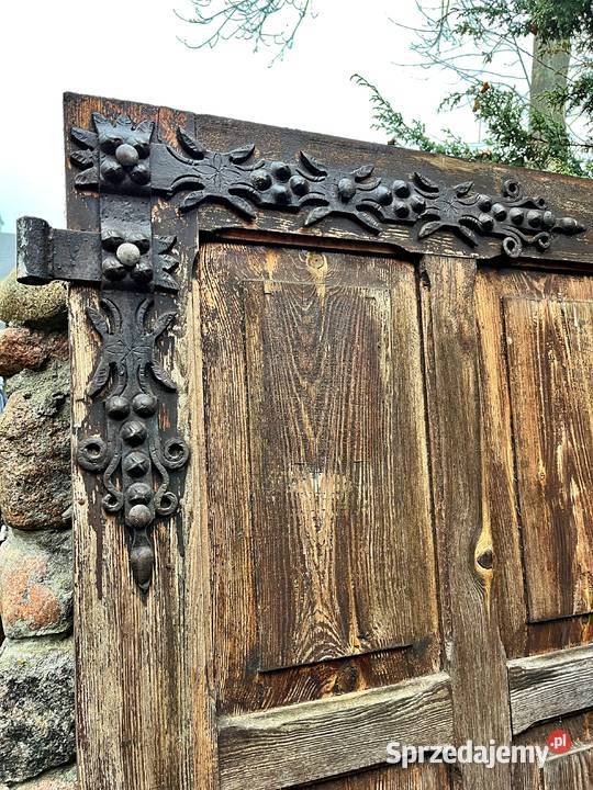 Drewniane drzwi garażowebrama z pięknymi Łódź