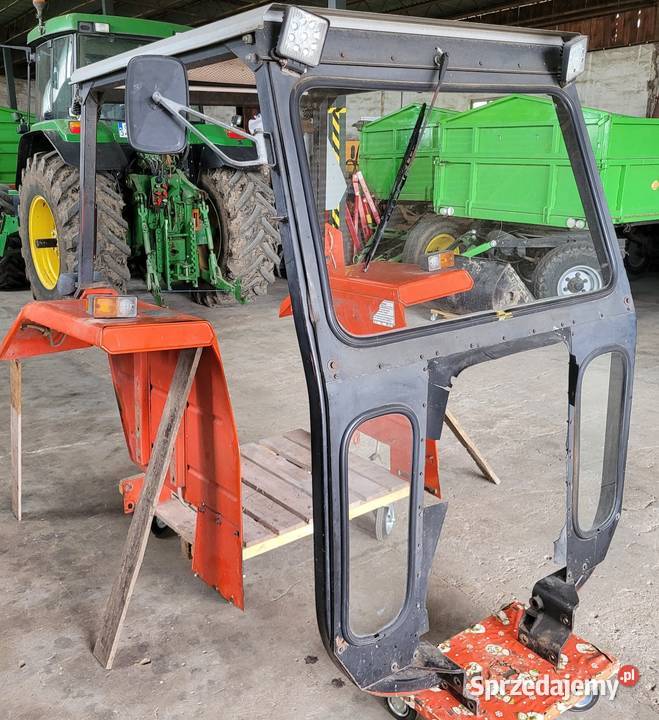 Kabina daszek MF255 Połowa