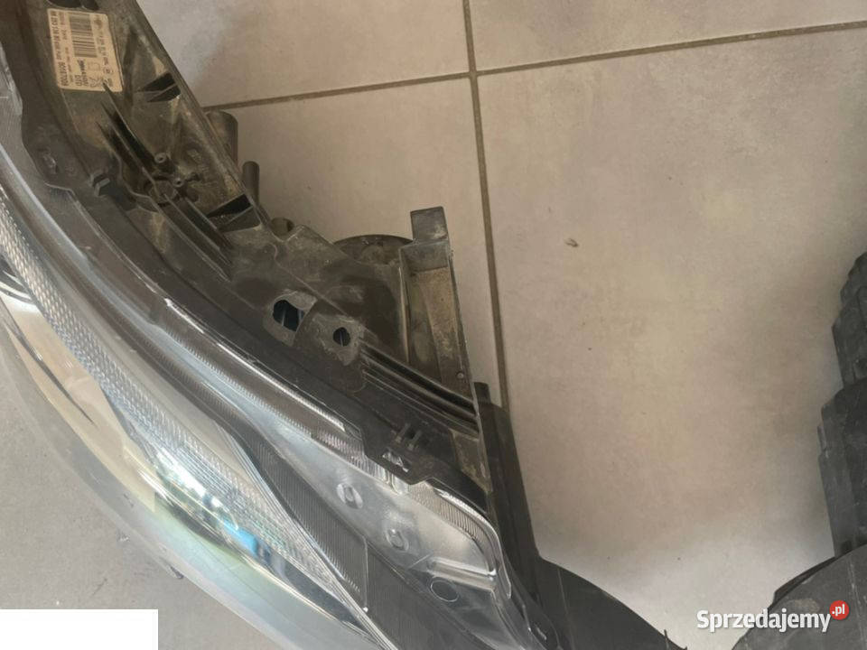 Peugeot 2008 lift reflektor przód L R Kozubszczyzna