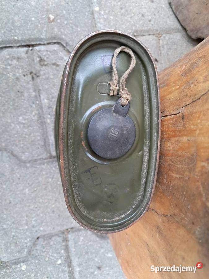 Stary filtropochłaniacz do maski przeciwgazowej