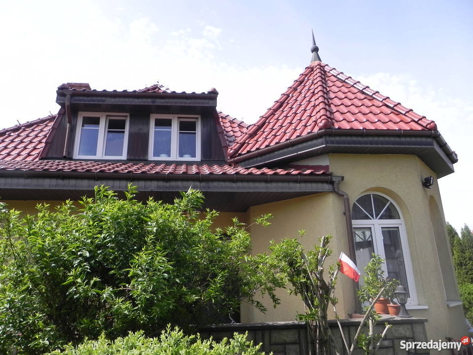 Piękny dom z wieżyczką pałacyk 220m2 ogród Psie garaż