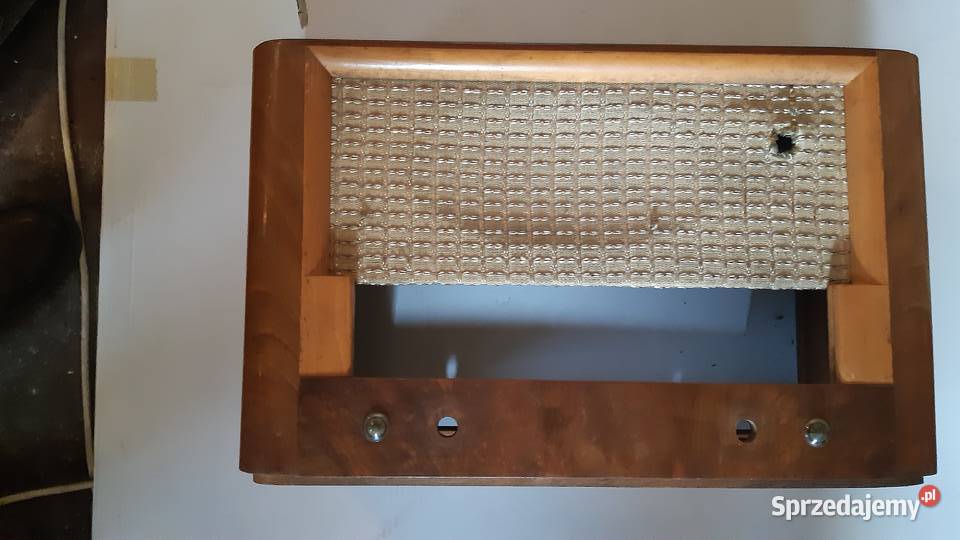 Obudowa starego odbiornika radiowegolampowego