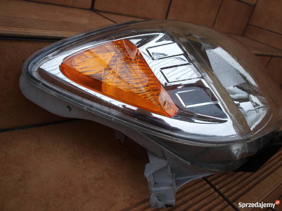 Toyota Hilux Lampa prawa 2005 2012r europa wielkopolskie