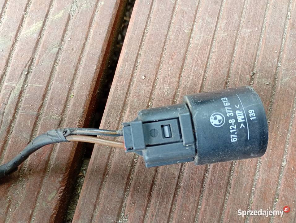 Wtyczka pompki spryskiwaczy lamp BMW E39 8377613 Iłownica