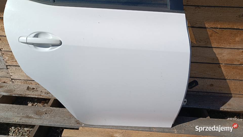 Drzwi prawe tył tylne kompletne Toyota Auris