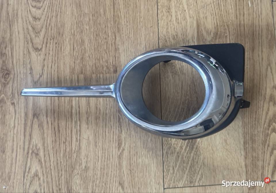 TOYOTA RAV IV 2022r RAMKA OPRAWKA HALOGENU LEWA Sosnowiec