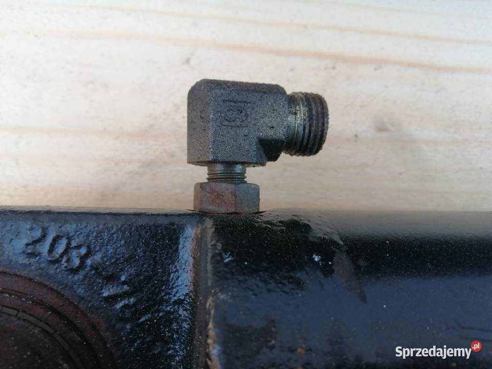 Siłownik poziomowania Cat TH 360B