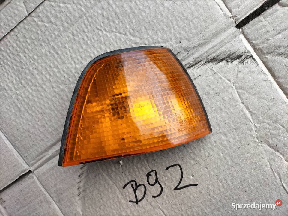 KIERUNKOWSKAZ PRAWY PRZÓD BMW 3 E36 1387044 Oświetlenie