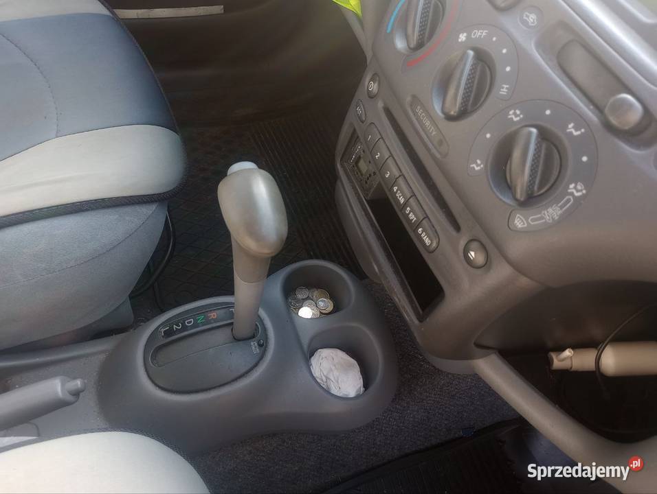 Sprzedam Toyota Yaris 13 automat 2000 sprawna sprzedam