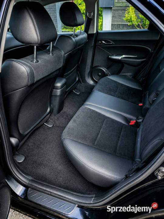 Honda Civic VIII 20062011 czarny Sadlno